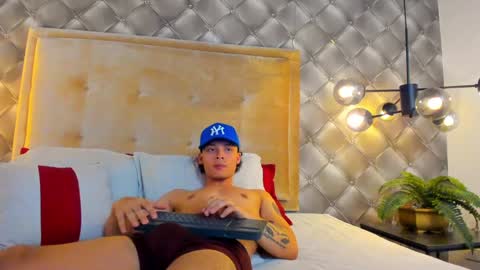 zeus online show from January 10, 10:04 pm