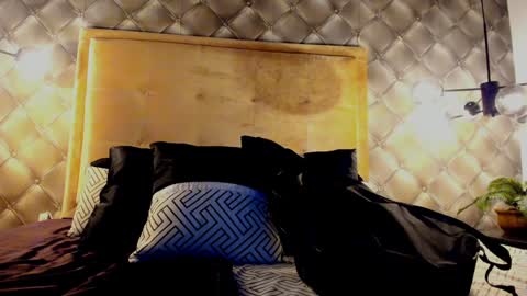 zeus online show from January 19, 6:10 pm