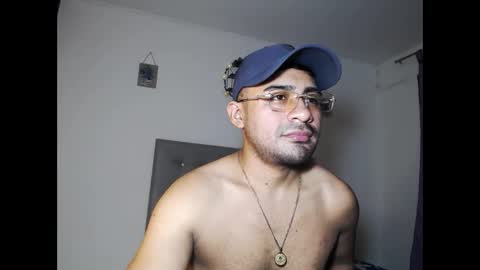 zeussexyhot online show from May 15, 5:58 am