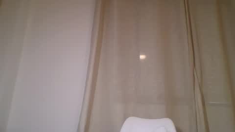 Snapshot of zeynep_cass chatting on February 17, 9:50 am zeynep cass online show from February 17, 9:50 am