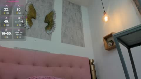 ZHAMIRA  ANDRES online show from September 23, 8:56 pm