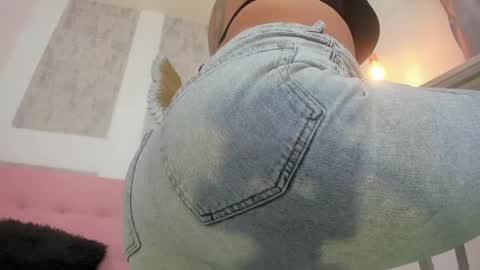 Snapshot of zhamira_21 chatting on April 3, 7:45 pm ZHAMIRA ANDRES online show from April 3, 7:45 pm