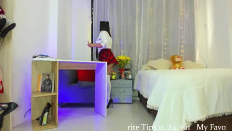 Snapshot of zhara_becherovka chatting on April 19, 5:45 pm Zhara online show from April 19, 5:45 pm