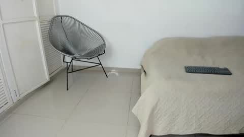 Snapshot of zhara_smith chatting on May 16, 12:04 pm Zhara online show from May 16, 12:04 pm