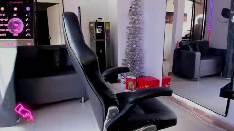 zhoestrong online show from December 12, 9:37 pm