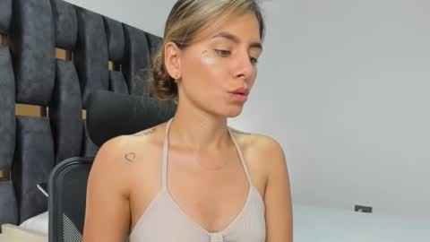 ziataylor online show from February 3, 9:53 pm