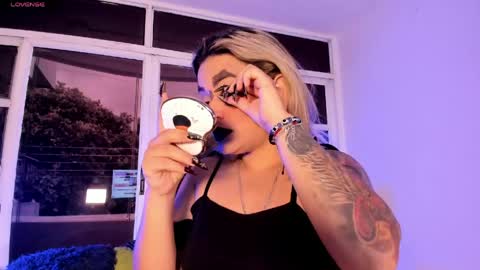 Snapshot of zihaadams_ chatting on April 24, 8:44 pm zihaadams_ online show from April 24, 8:44 pm
