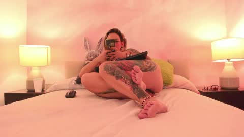 Snapshot of zihaadams_ chatting on May 4, 10:28 pm zihaadams_ online show from May 4, 10:28 pm
