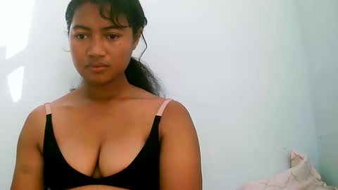 Snapshot of zina479102 chatting on March 16, 5:13 am elly online show from March 16, 5:13 am