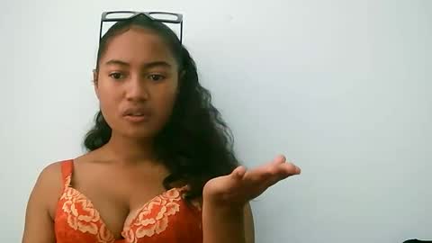 Snapshot of zina479102 chatting on March 18, 4:37 am elly online show from March 18, 4:37 am