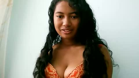 Snapshot of zina479102 chatting on March 21, 5:12 am elly online show from March 21, 5:12 am