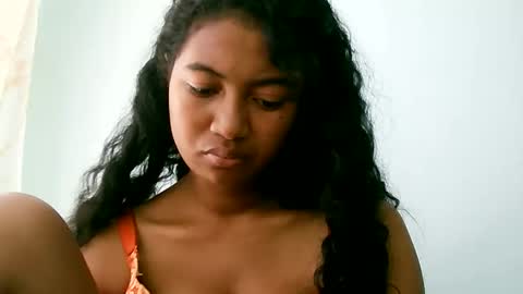 Snapshot of zina479102 chatting on March 21, 8:19 am elly online show from March 21, 8:19 am