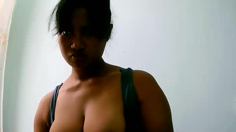 Snapshot of zina479102 chatting on March 31, 5:19 am elly online show from March 31, 5:19 am