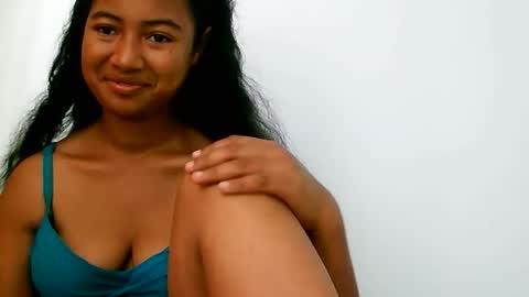 Snapshot of zina479102 chatting on April 2, 4:54 am elly online show from April 2, 4:54 am