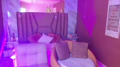 zinna_canela online show from May 16, 10:36 am