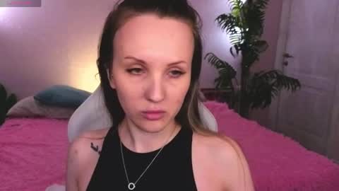 Snapshot of zlata__fox chatting on April 24, 9:34 am Zlata Mon Tue Thu Fri Sun Sa GMT 3 0000pm - 0600pm online show from April 24, 9:34 am