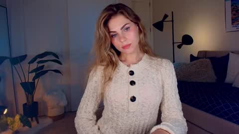 Snapshot of zlicious chatting on December 9, 10:52 pm Zara Join next live at 5PM EST online show from December 9, 10:52 pm