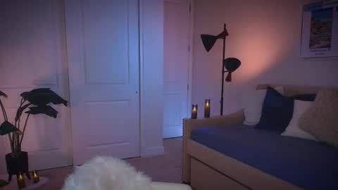 Snapshot of zlicious chatting on October 6, 10:18 pm Zara Join next live at 5PM EST online show from October 6, 10:18 pm