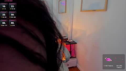 Snapshot of zobe_love chatting on May 4, 5:09 pm Zobe Love online show from May 4, 5:09 pm