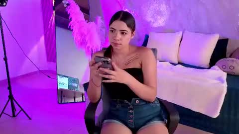 ZOE  online show from August 5, 4:54 pm