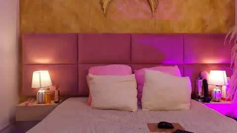 zoe_aitanaa online show from May 13, 11:40 am