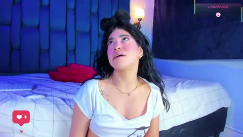 Snapshot of zoe_axel1 chatting on April 8, 8:42 pm zoe_axel1 online show from April 8, 8:42 pm