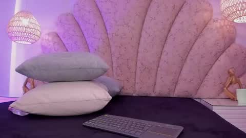 zoe_blosson online show from May 19, 2:51 am
