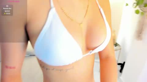 Snapshot of zoe_blunt_one chatting on May 6, 12:10 pm zoe_blunt_one online show from May 6, 12:10 pm