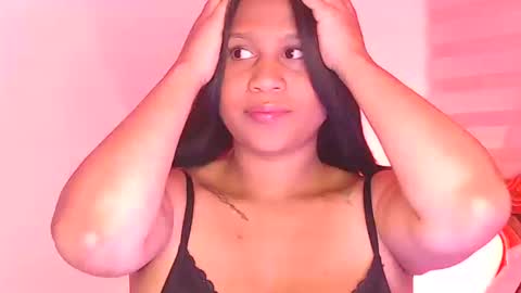 Snapshot of zoe_caroline chatting on October 16, 4:35 am Hola soy Zoe 3 online show from October 16, 4:35 am