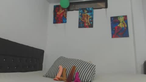 Zoe online show from November 1, 7:05 pm