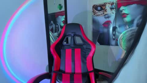 Z O E online show from September 25, 8:45 pm