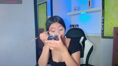 Z O E online show from November 18, 7:29 pm