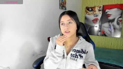 Z O E online show from March 20, 8:46 pm