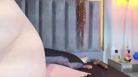 Snapshot of zoe_curvy chatting on February 14, 12:51 am Zoe online show from February 14, 12:51 am