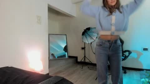 Snapshot of zoe_dear chatting on April 6, 1:47 am zoe_dear online show from April 6, 1:47 am