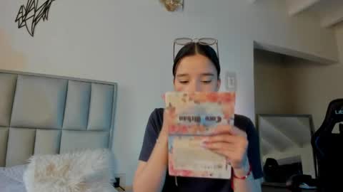 Snapshot of zoe_dear chatting on April 16, 8:20 pm zoe_dear online show from April 16, 8:20 pm