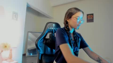 Snapshot of zoe_dear chatting on April 16, 9:39 pm zoe_dear online show from April 16, 9:39 pm