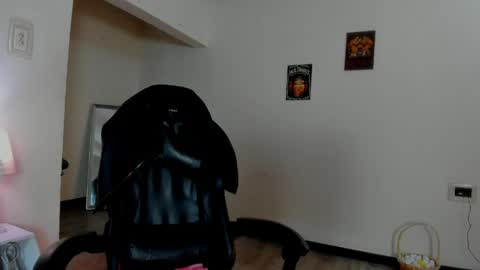 Snapshot of zoe_dear chatting on April 30, 10:03 pm zoe_dear online show from April 30, 10:03 pm