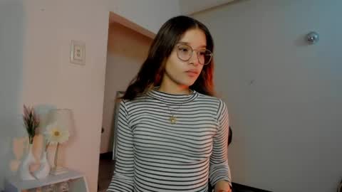 Snapshot of zoe_dear chatting on May 1, 11:09 pm zoe_dear online show from May 1, 11:09 pm