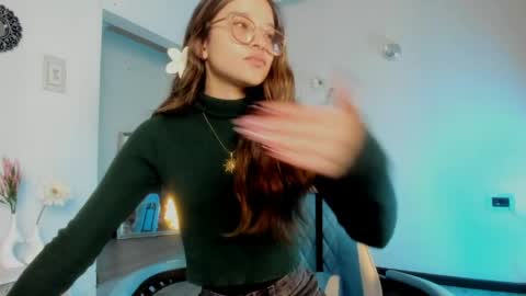 Snapshot of zoe_dear chatting on May 12, 2:14 pm zoe_dear online show from May 12, 2:14 pm