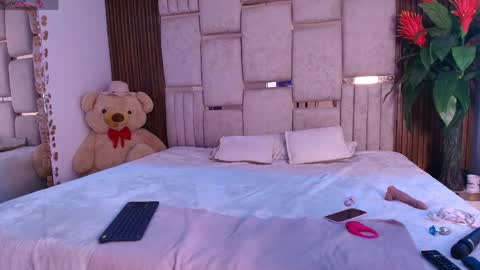 zoe_dim online show from April 3, 2:42 am