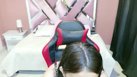 Snapshot of zoe_green01 chatting on April 7, 12:27 pm zoe online show from April 7, 12:27 pm