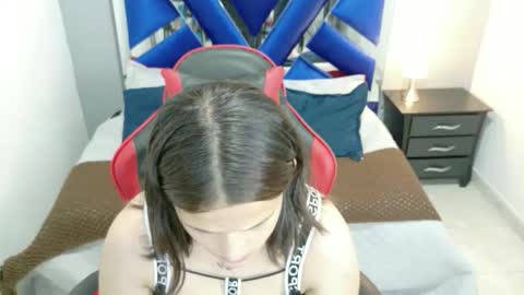 Snapshot of zoe_green01 chatting on April 11, 2:43 pm zoe online show from April 11, 2:43 pm