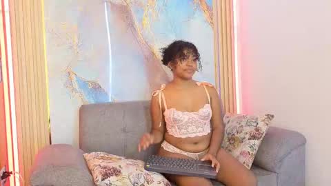 Snapshot of zoe_grence11_aws chatting on September 28, 4:01 pm Zoe Grence online show from September 28, 4:01 pm