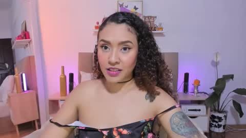 Zoe Gruber online show from January 17, 1:21 am