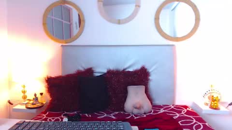 Snapshot of zoe_hecate chatting on March 6, 2:46 pm zoe_hecate online show from March 6, 2:46 pm