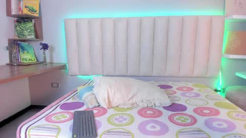 zoe_henderson online show from March 26, 3:12 am