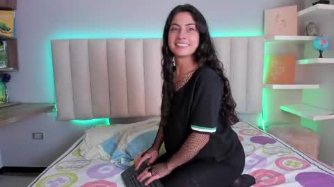 zoe_henderson online show from March 27, 2:39 am