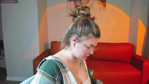 Zoe online show from March 6, 2:02 pm