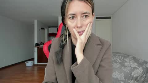Snapshot of zoe_jeane_beker chatting on April 22, 9:05 pm ZOE online show from April 22, 9:05 pm